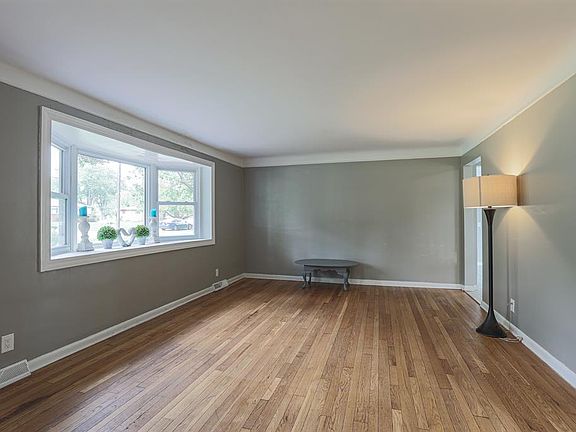 4th image of 5610 Garrett Dr
