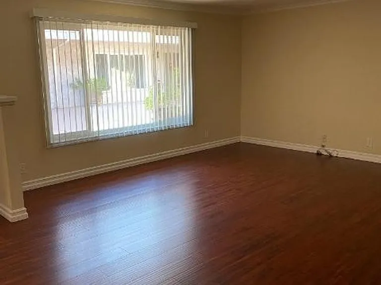 1400 Glenwood Rd — Photo 2