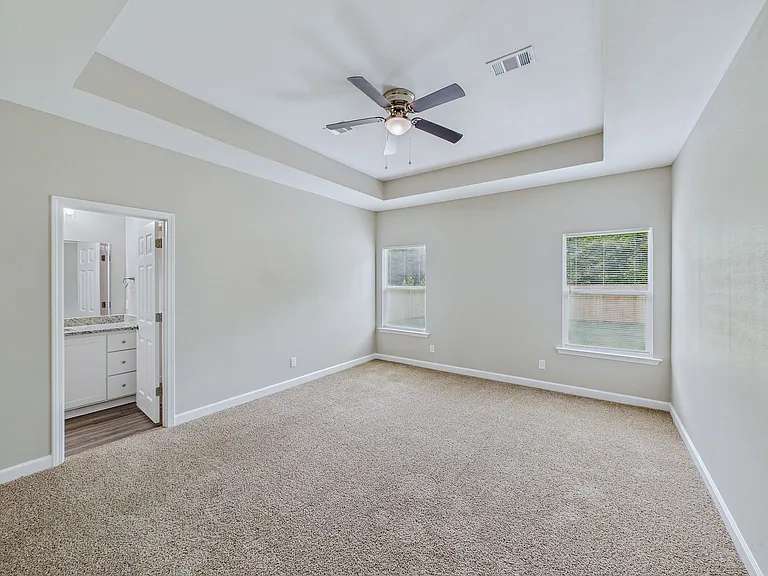402 Redbud Ct — Photo 4