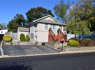 96 Walnut Rd, Kings Park, NY 11754