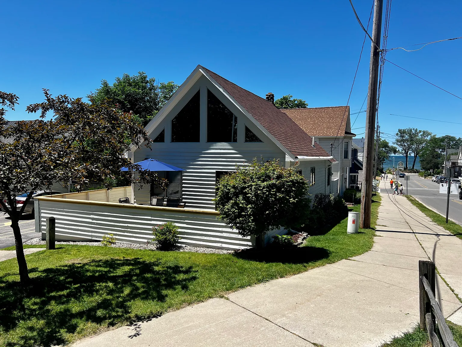 3 bed, 1400 sqft, $2,200 — Photo 1