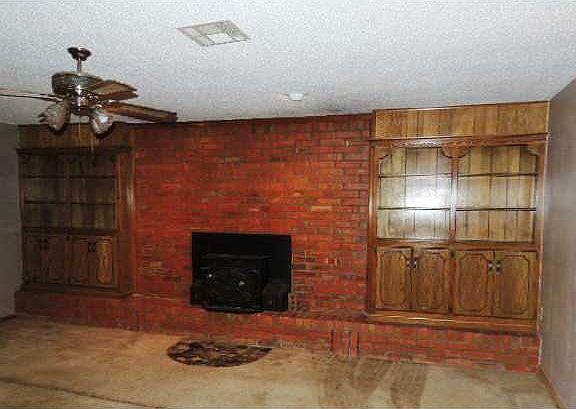 3rd image of 10 Donna Ln