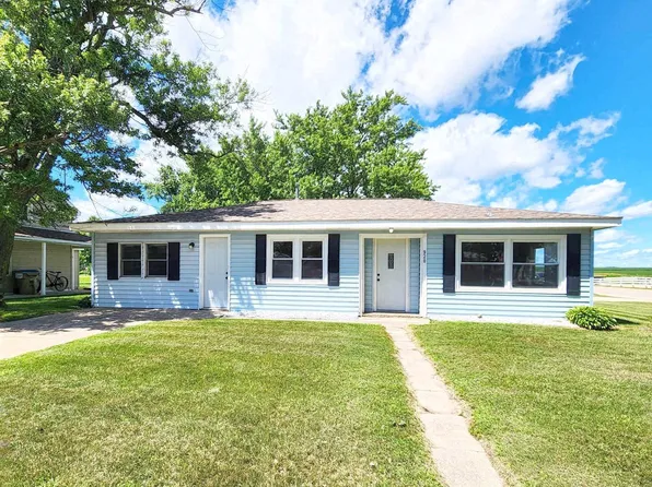 920 E Butler St, Manchester, IA 52057