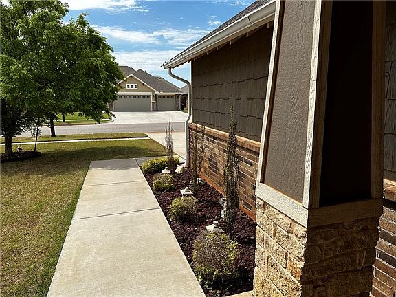 4th image of 2805 Pebble Creek St