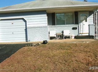 14 Saint Martin Pl, Toms River, NJ 08757
