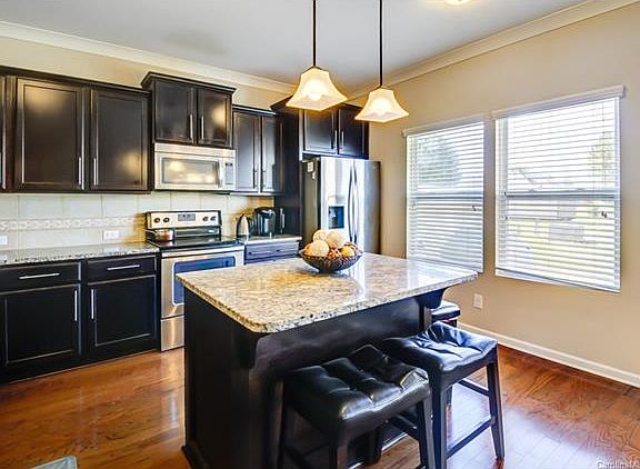 2nd image of 4706 Tradd Cir #4