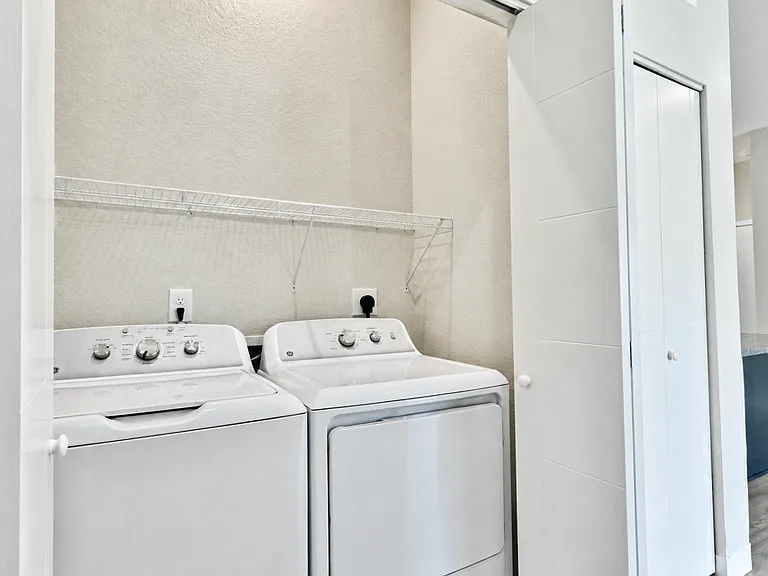 727 Poyntz Ave #207 — Photo 6