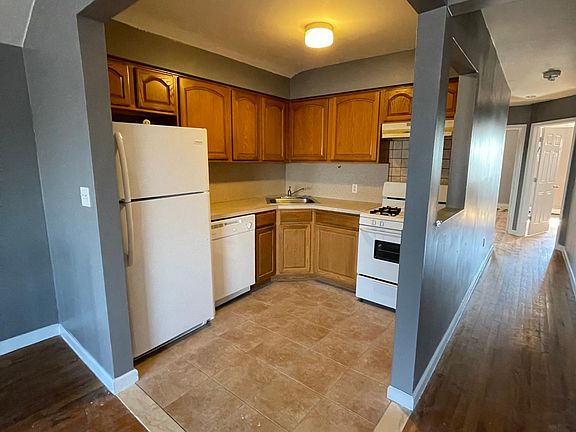 4th image of 19818 47th Ave #3F