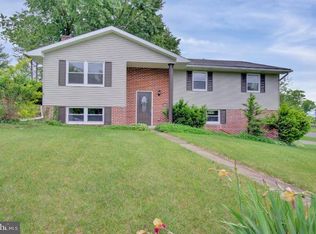70 Moongale Dr, Carlisle, PA