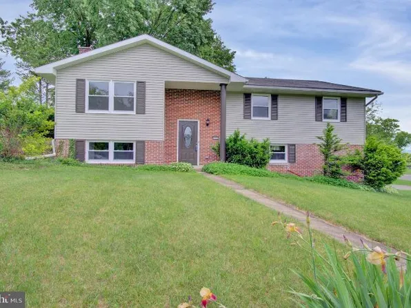 70 Moongale Dr, Carlisle, PA 17013