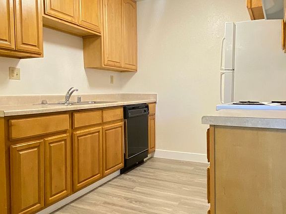 4th image of 46719 Crawford St #3