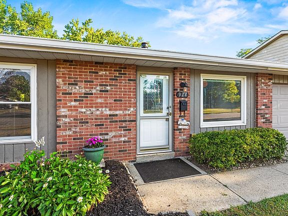 3rd image of 924 Tradewind Dr
