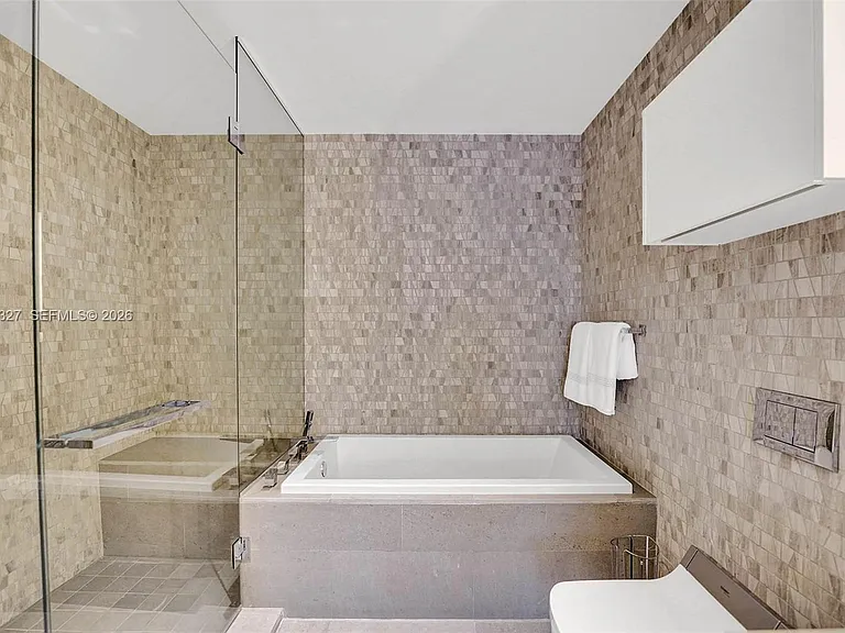 88 SW 7th St #1408 — Photo 16