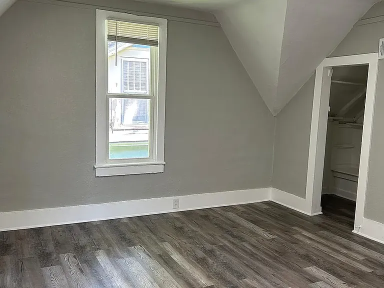 121 S Fuller St — Photo 5