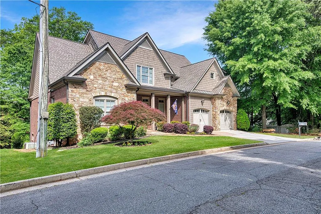 5 bed, 4.5 bath, 5481 sqft, $6,700 — Photo 3