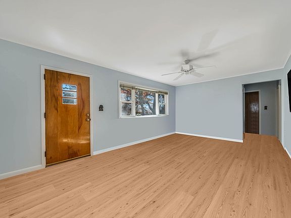2nd image of 19 Argonne Rd E