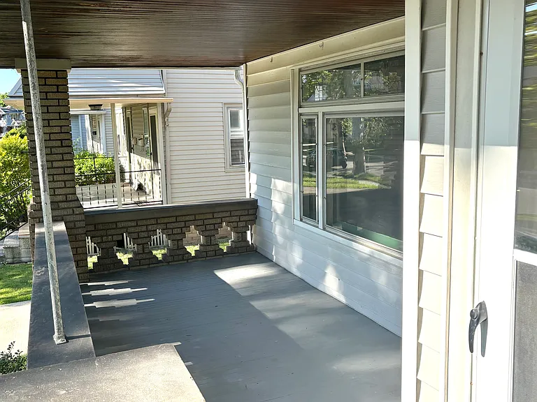 2163 Atkins Ave — Photo 2