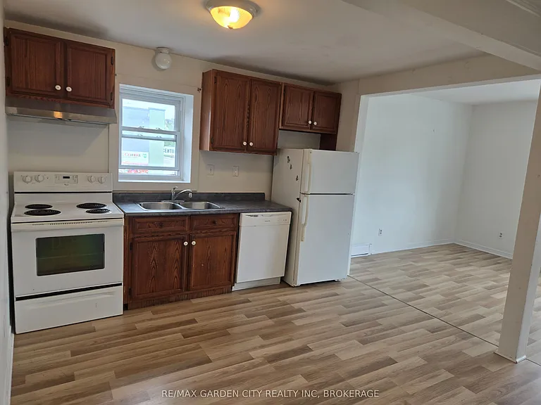 5126 Victoria Ave #6 — Photo 3