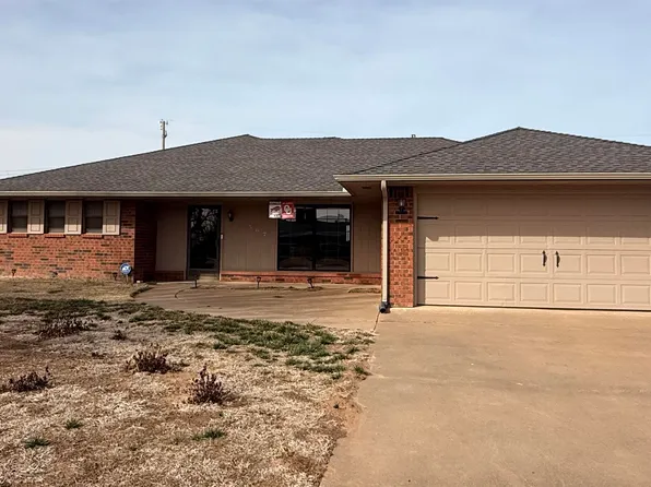 567 Sunset Dr, Watonga, OK 73772