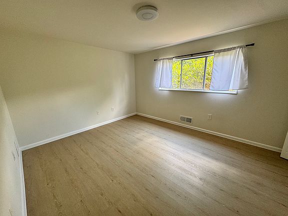 5th image of 10650 Weymouth St APT 204