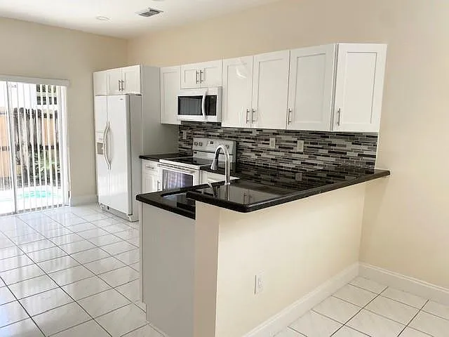 3145 N 37th Ave — Photo 13