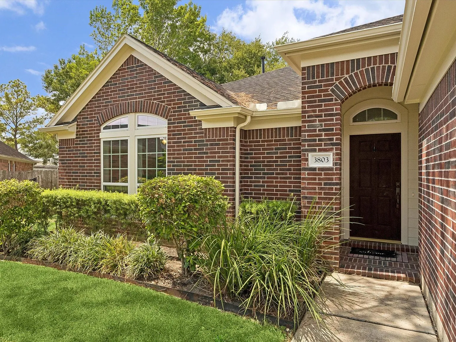 3 bed, 2.5 bath, 1822 sqft, $2,500 — Photo 3