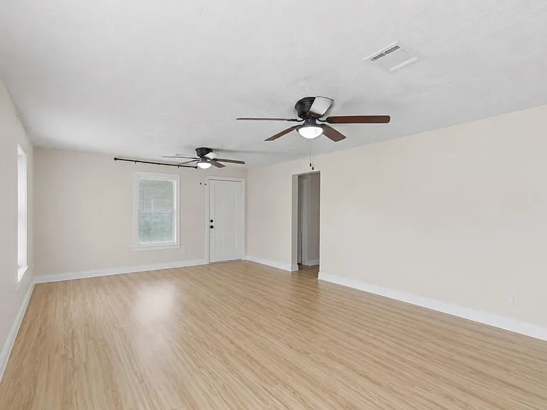 515 Riggs St — Photo 9
