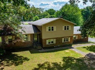 129 Country Club Ln, Hopkinsville, KY 42240