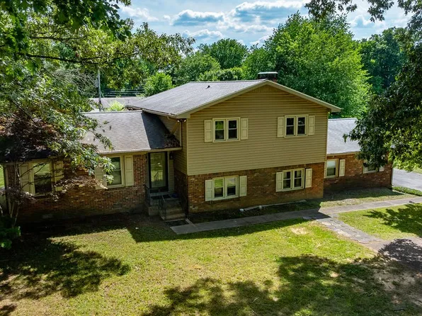 129 Country Club Ln, Hopkinsville, KY 42240