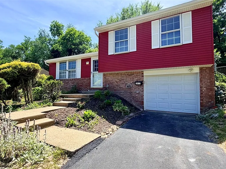 3812 Louisa St — Photo 1