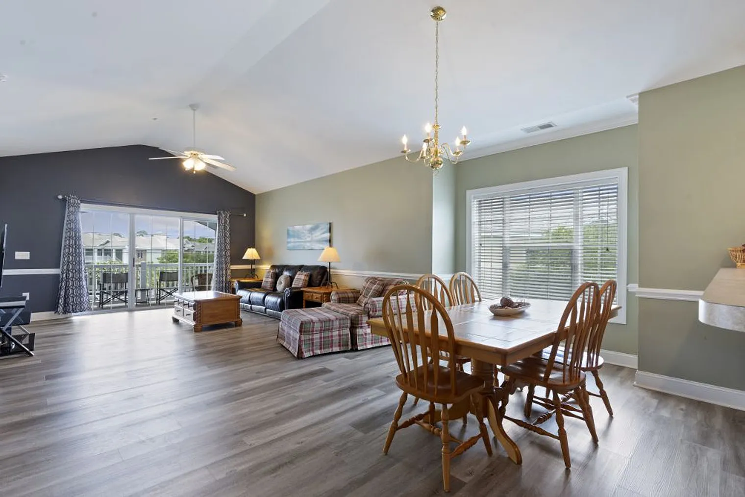 2 bed, 2.0 bath, 1194 sqft, $2,949 — Photo 2