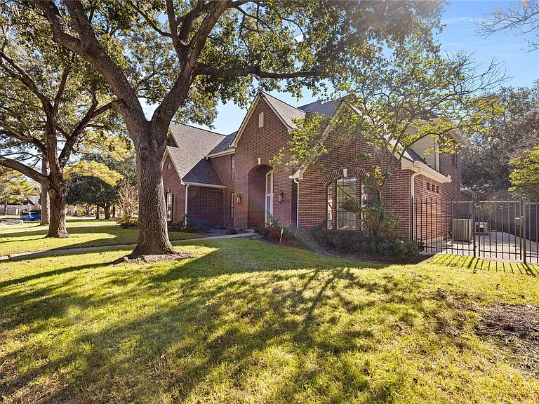 21203 Lochmere Ln — Photo 4