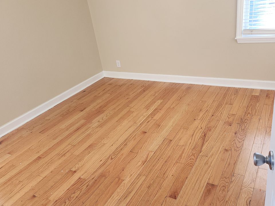 Hardwood in all bedrooms a d living roo