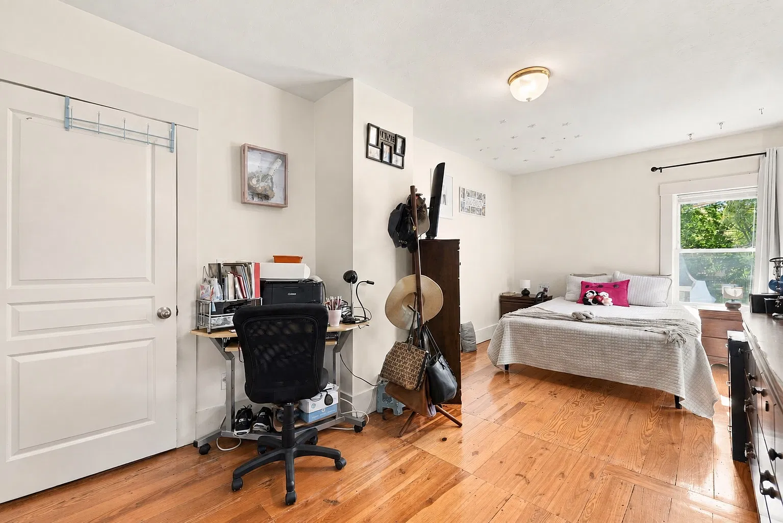 2 bed, 900 sqft, $2,700 — Photo 3