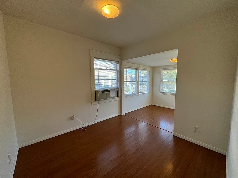 1150 W 30th St — Photo 11