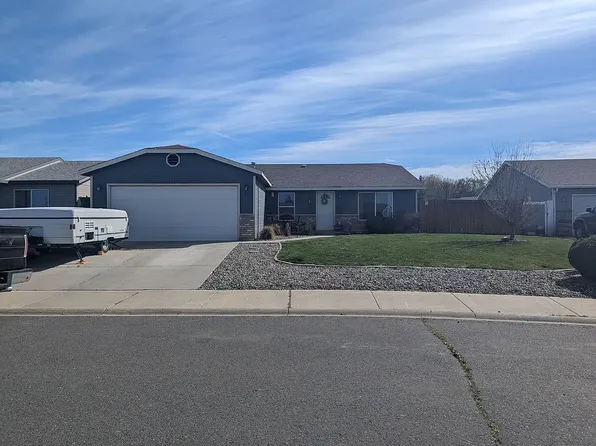 127 Northstone Pkwy, Zillah, WA 98953