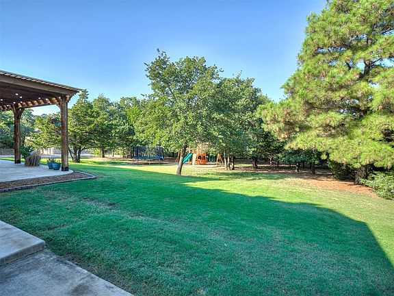 4th image of 6935 Summit Oak Dr