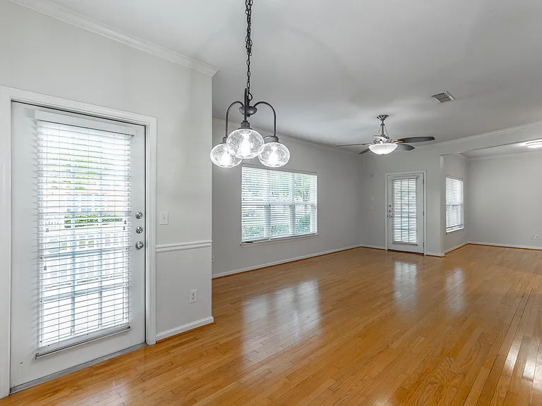 2105 Regency Ct — Photo 7