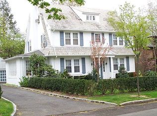 25 Florence St, Great Neck, NY 11023