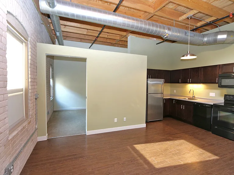 La Pompadour Apartments — Photo 23