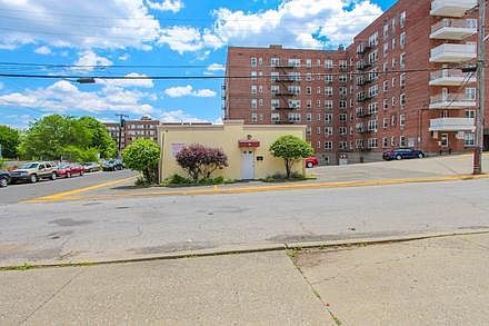 3rd image of 54 Yonkers Ter