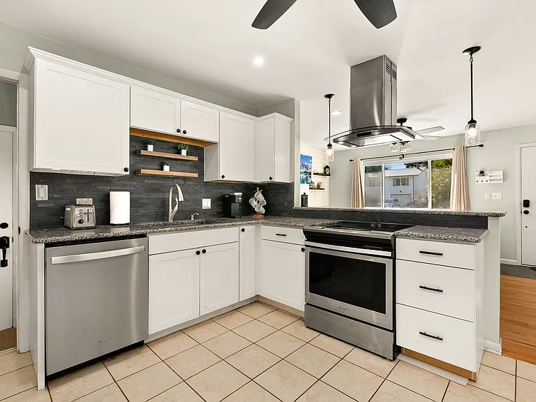 228 Clover Ln #UP — Photo 5