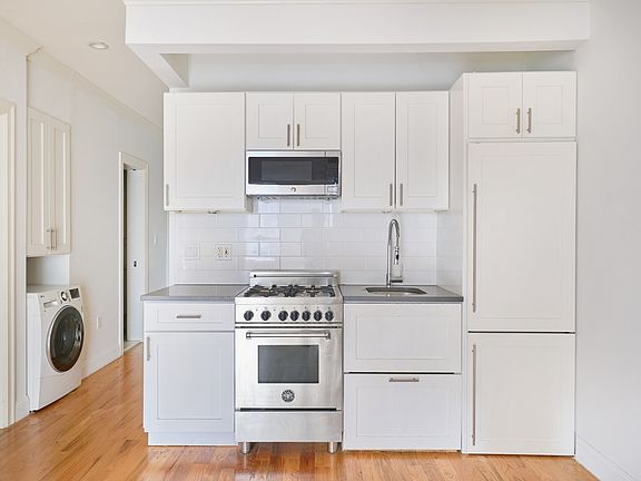 3rd image of 440 W 47th St APT 5I