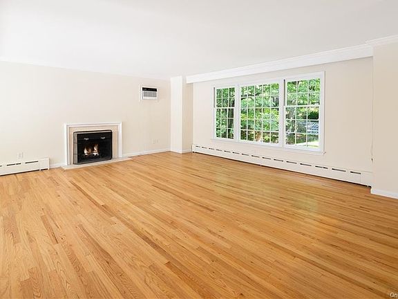 4th image of 42 Trudy Ln