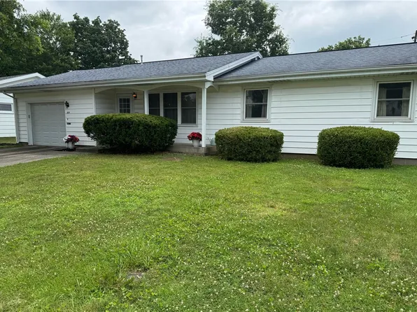 824 Kenton Dr, Charleston, IL 61920