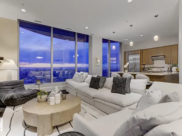 10152 104th St NW #3502, Edmonton, AB T5J 0B6