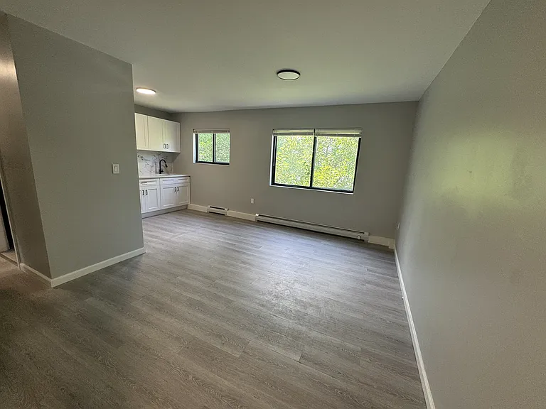 180 Earle St #C02 — Photo 2