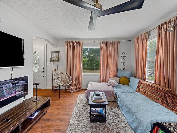 4th image of 1215 Logan Ave