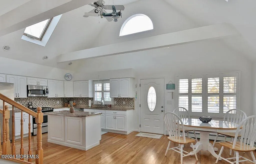 4 bed, 1724 sqft, $3,500 — Photo 3