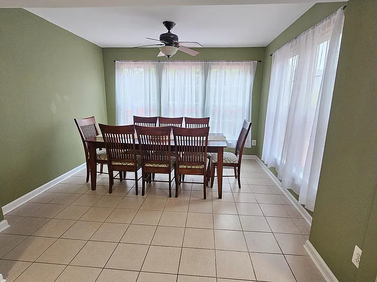 213 Windsor Ct — Photo 15